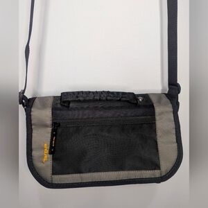 Targus Padded Black and Grey Laptop Messenger Shoulder Bag With Strap